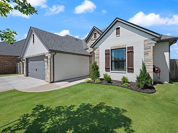 4th image of 16705 Isabella Ct