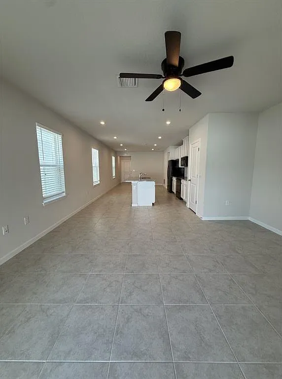 3 bed, 2.0 bath, 1500 sqft, $2,050 — Photo 2