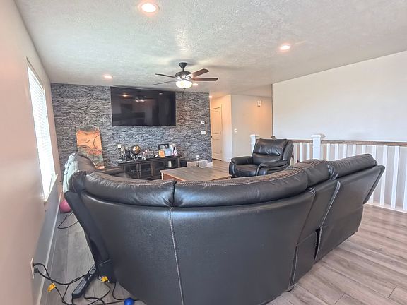 4th image of 120 E Aria Ct