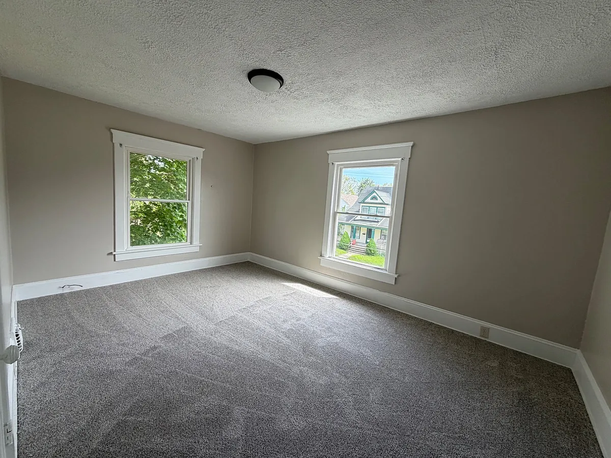 Unit Photo - 813 13th St NW