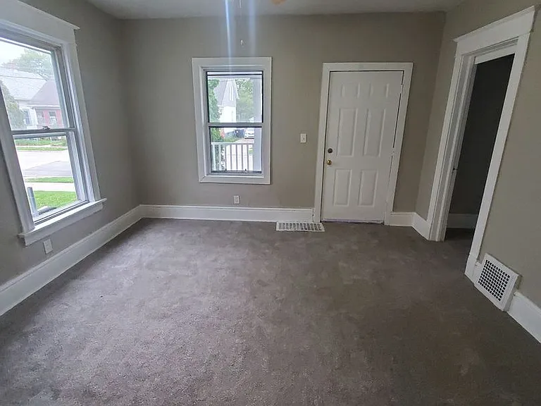 509-509A Park View Dr. (Duplex) — Photo 3