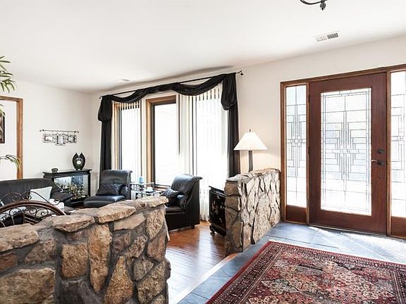 3rd image of 4276 Revere Cir