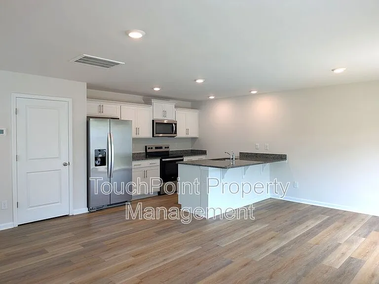 5131 Hyrule Dr — Photo 3