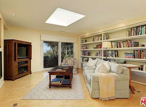 3rd image of 3343 Wrightwood Dr