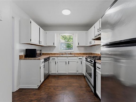 5th image of 2216 Wellington Cir