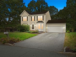 305 Castle Rocks Rd, Warwick, RI 02886