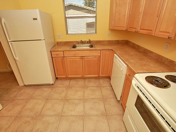 4th image of 540 SW 10th Ct