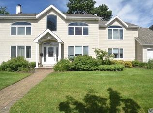 124 Alhambra Rd, Massapequa, NY 11758