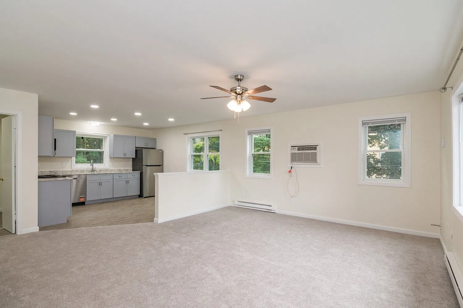 2 bed, 1.5 bath, 1176 sqft, $1,600 — Photo 2