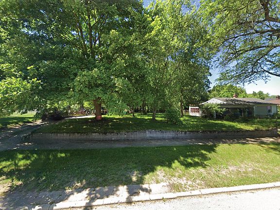 2nd image of 3760 Maitland St