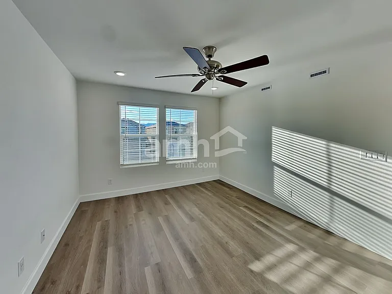 10560 Lagaspi Dr — Photo 8