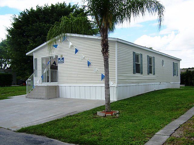 2nd image of 6800 NW 39th Ave Lot 322