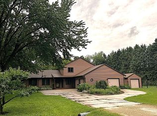 2611 Penny Ln, Stoughton, WI 53589