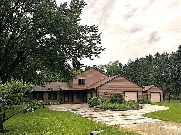 2611 Penny Ln, Stoughton, WI 53589