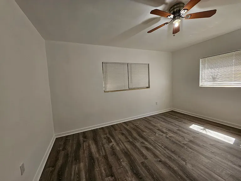 1732 SW 21st Ter — Photo 3