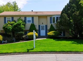 3 Spruce St, Garnerville, NY 10923