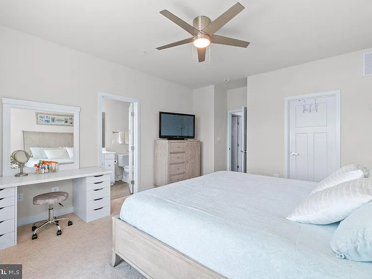 6247 Islington St — Photo 33
