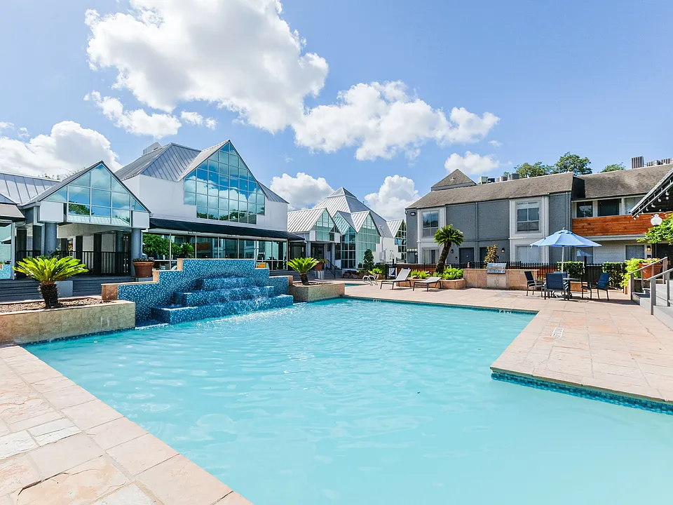 Turtle Pointe Apartments