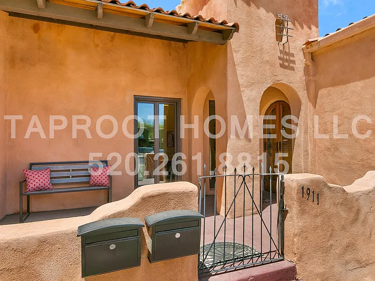 1911 E Hawthorne St — Photo 4