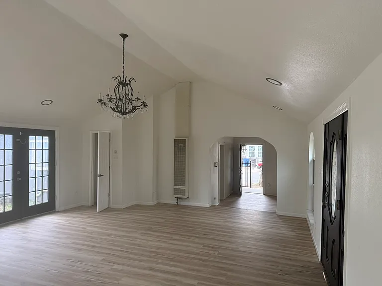 709 S Chupaderas St — Photo 3