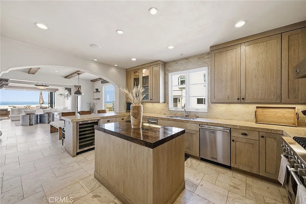 3 bed, 3.5 bath, 2725 sqft, $27,000 — Photo 4