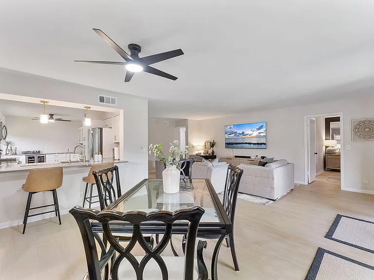 11230 Green Lake Dr #204 — Photo 9