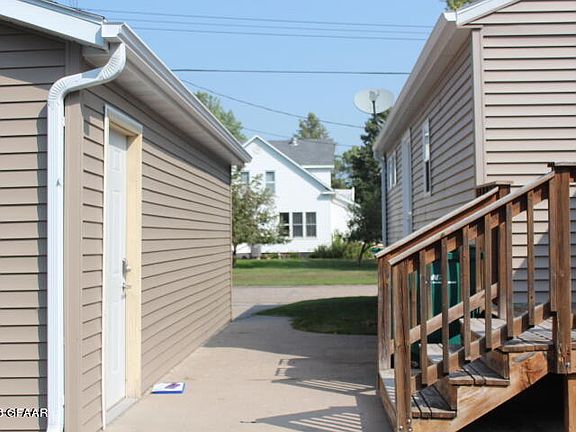 5th image of 402 Arnold Ave