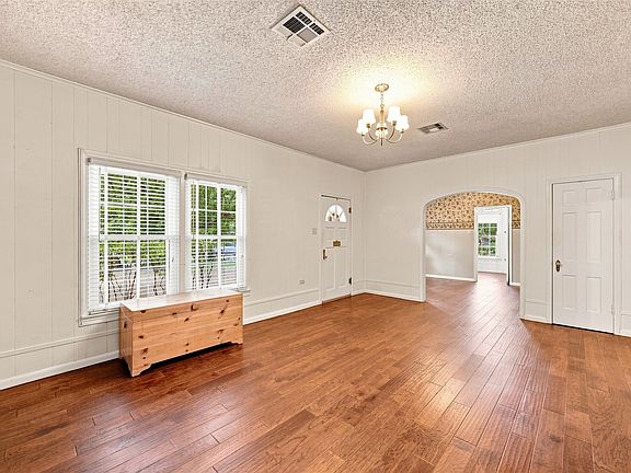 5th image of 2616 Pine Ave