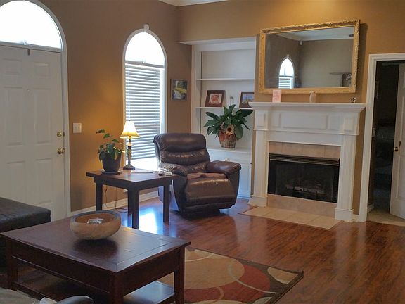 5th image of 135 Live Oaks Blvd