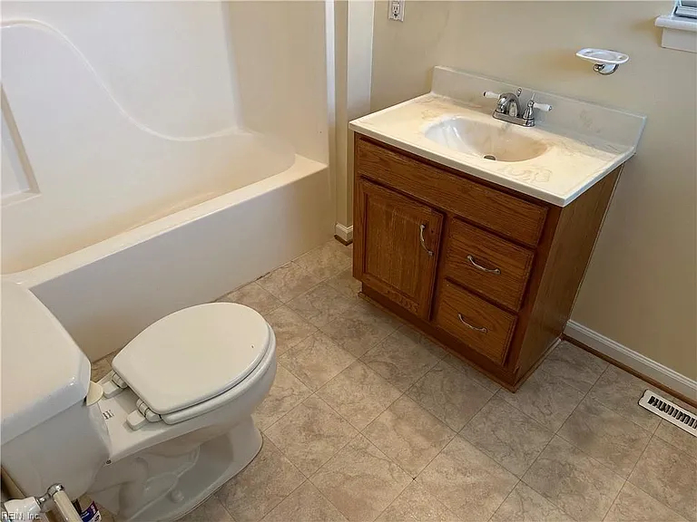 940 Redwood Cir — Photo 19