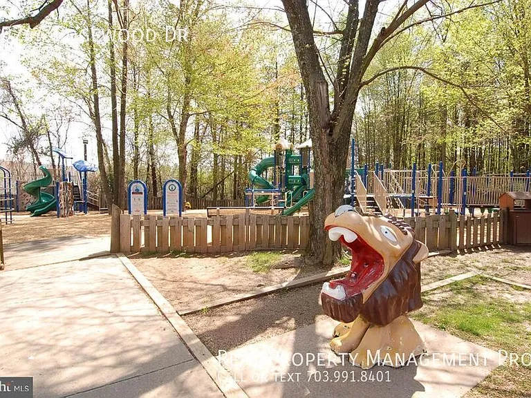 15744 Edgewood Dr — Photo 42