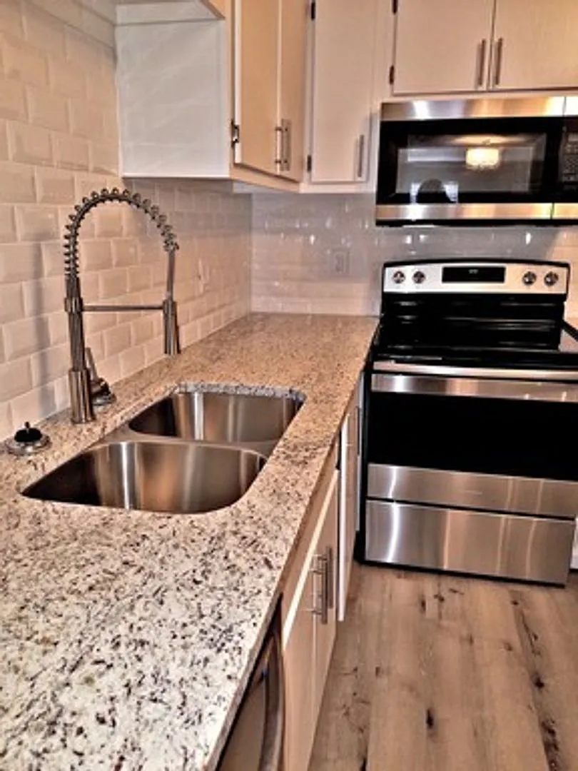 2234 Harrison St SE — Photo 3