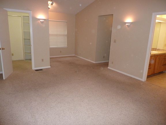 5th image of 3220 Doe Ct