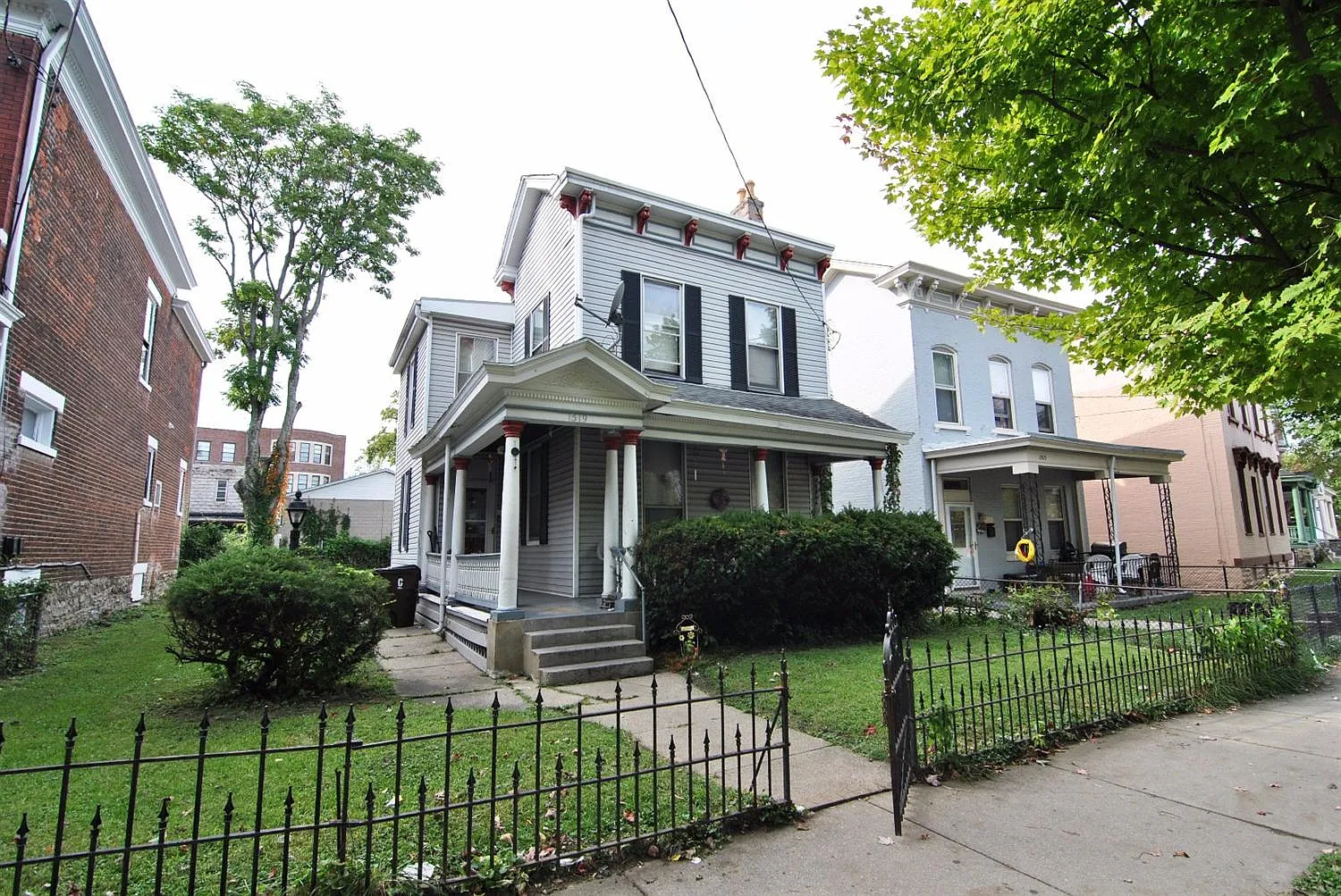 1519 Greenup St photo 1