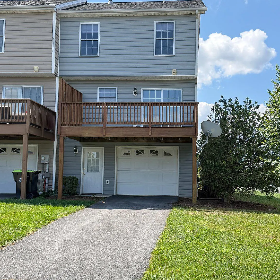 3 bed, 1.5 bath, 1240 sqft, $1,850 — Photo 2