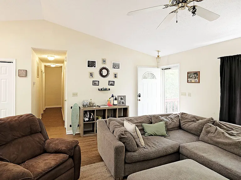 26 Begum Rd — Photo 2