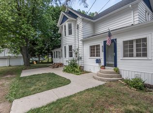 435 W Linwood Ave, Oconomowoc, WI 53066