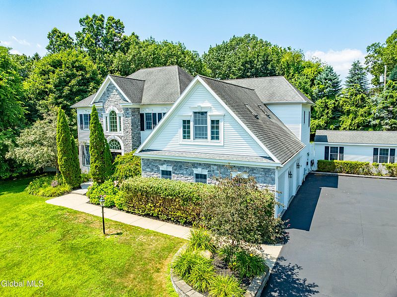 5th image of 38 W Glenwood Drive
