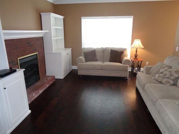 3rd image of 114 Twin Gates Dr