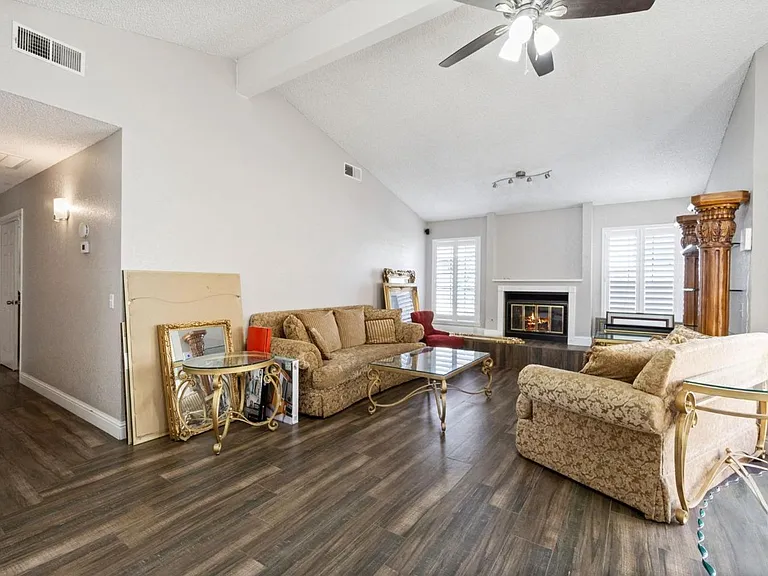 1050 E Fallbrook Ave — Photo 5
