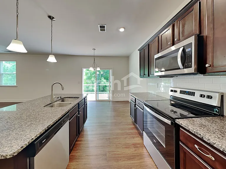5125 Franks Creek Way — Photo 4