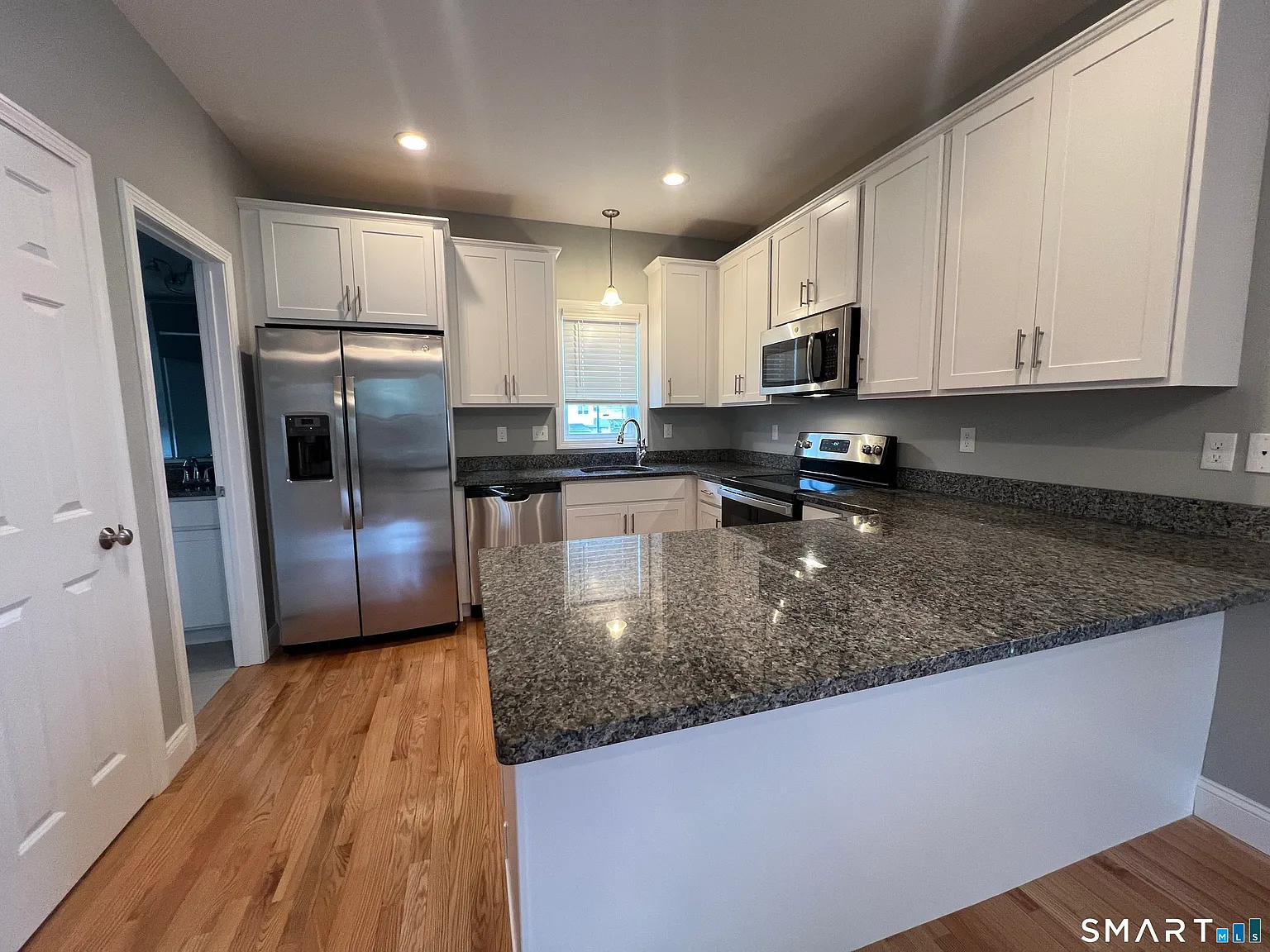 2 bed, 2.5 bath, 1026 sqft, $3,550 — Photo 2