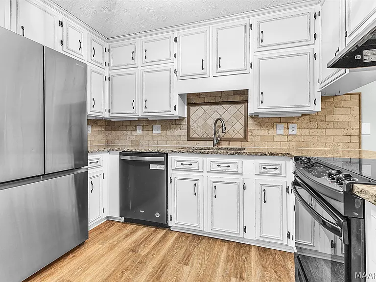 140 Livingston Cir — Photo 14