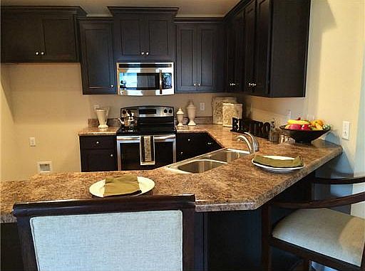 3rd image of 10600 Roundhill Dr