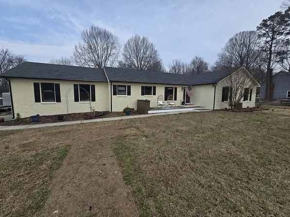 2107 Hunters Ridge Dr, Pleasant Garden, NC 27313