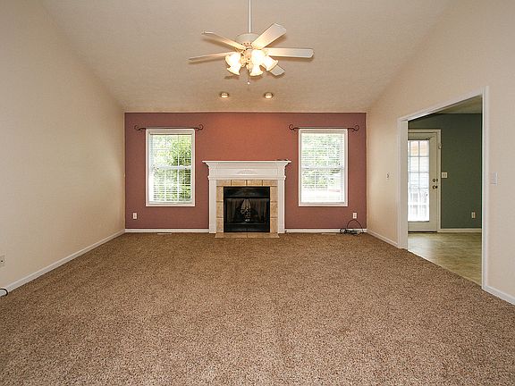 Greatrm w. Cathedral Ceilngs