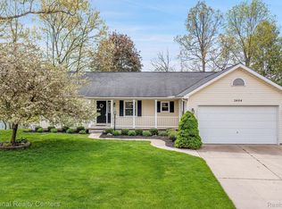 2404 Chestnut Bnd, Howell, MI 48855