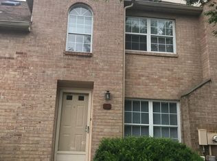 2 Rampart Dr, Wayne, PA 19087