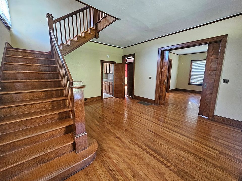 7th image of 156 Claude Ln