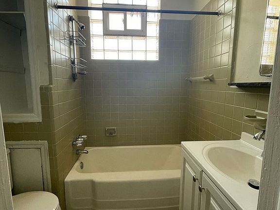 5th image of 934 E Moyamensing Ave